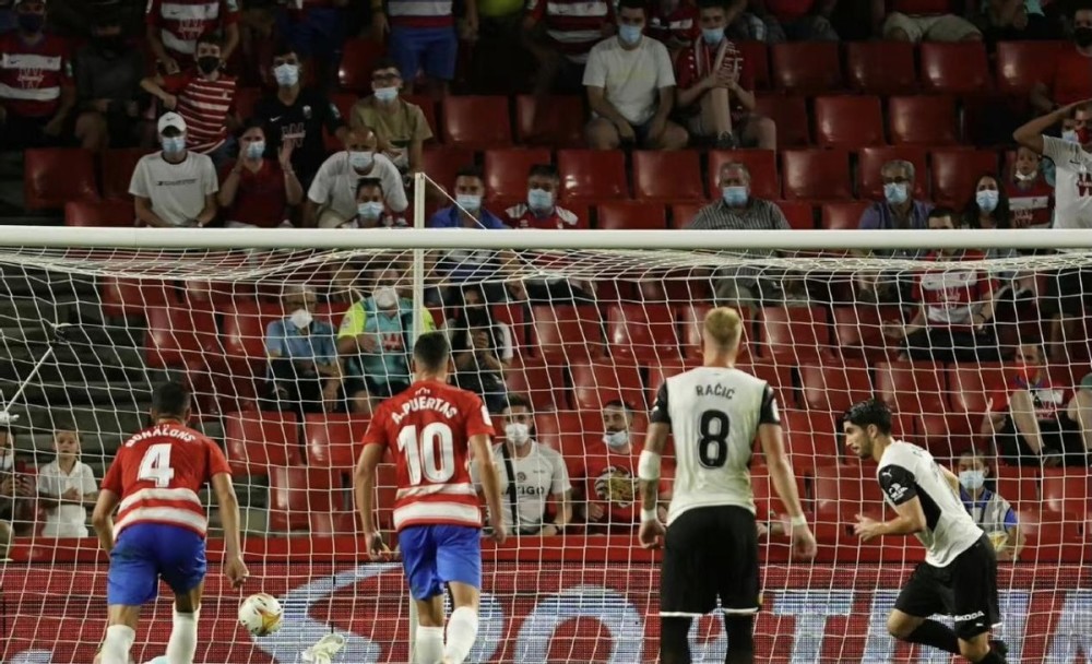  凯泽斯劳滕历史底蕴深厚，逆境之中仍展现坚韧不拔斗志