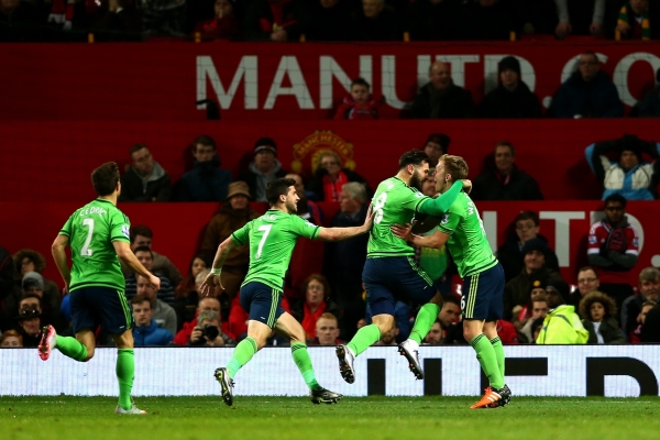  普劳斯定位球破门南安普顿中场大师率队战平热刺